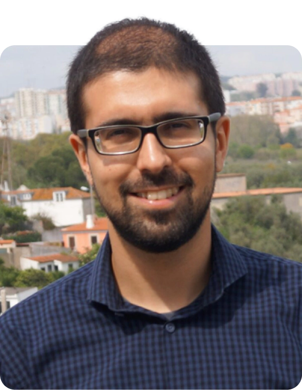 Hugo Ferreira, Director of AI Research at Feedzai, specializing in innovative AI solutions for financial risk prevention.